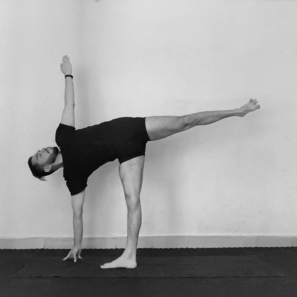 ardha-chandrasana