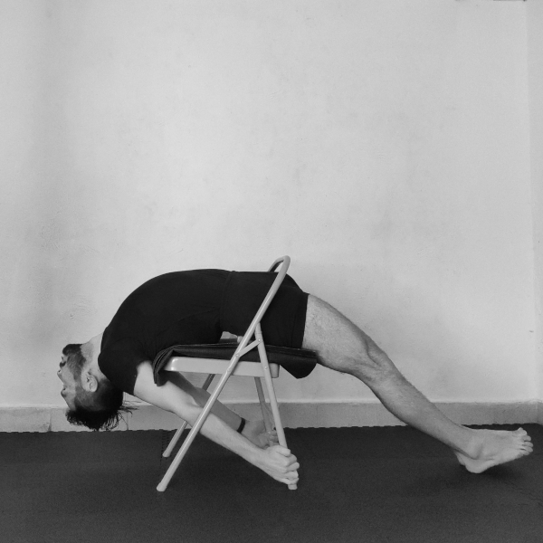 dwi-pada-viparita-dandasana-silla