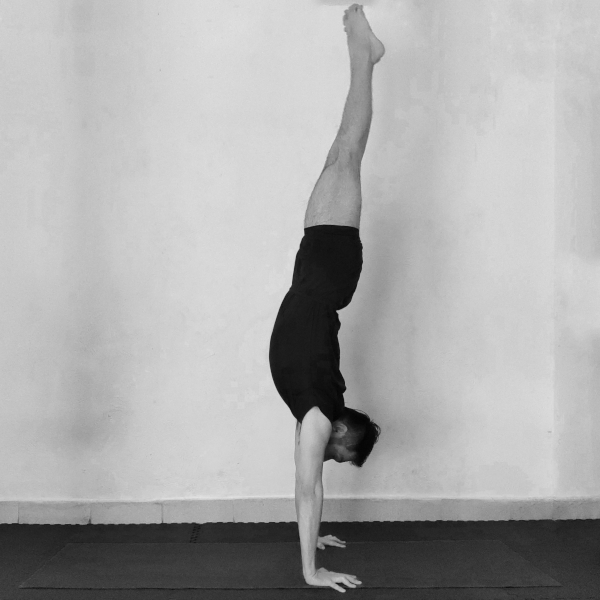 adho-mukha-vrksasana