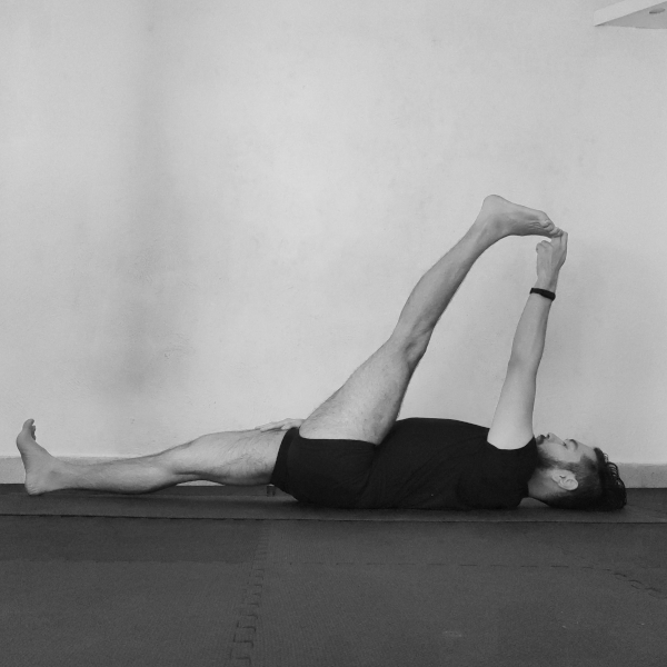 supta-padangusthasana