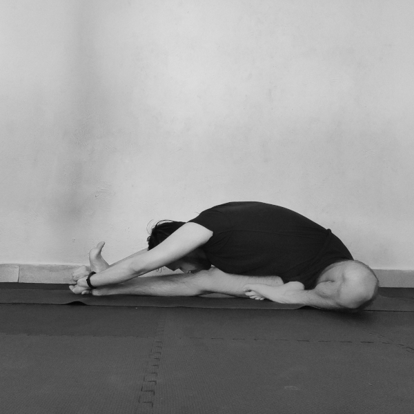 janu-sirsasana