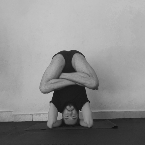 pindasana-sirsasana