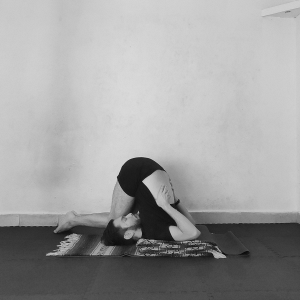 parsva-karnapidasana