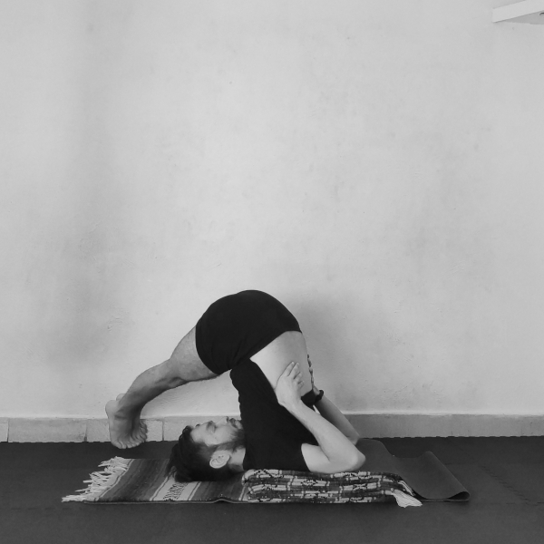 parsva-halasana