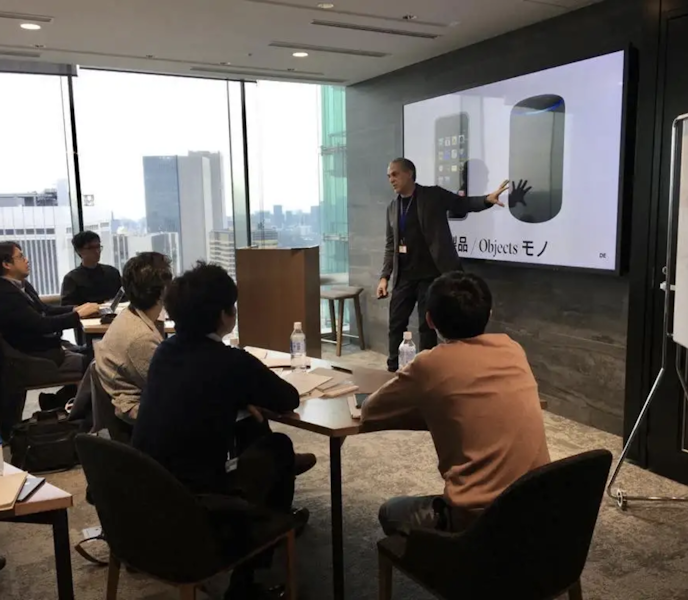 Antonio Grillo teaching a group of Japanese people