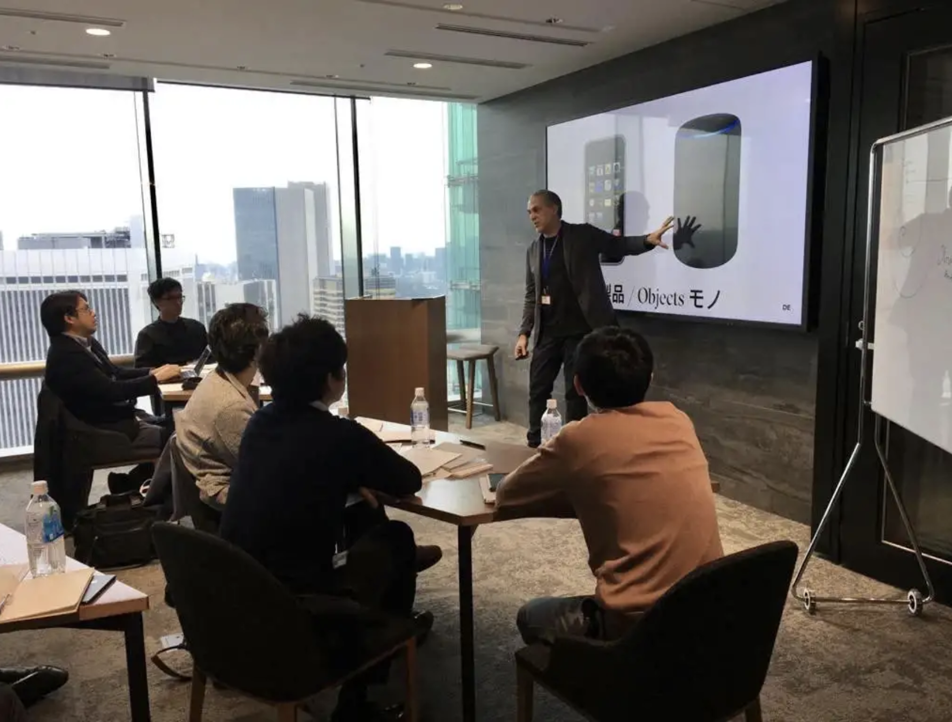 Antonio Grillo teaching a group of Japanese people