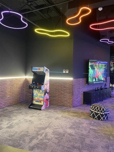 Recreation area in Madrid studio with vintage gaming machine