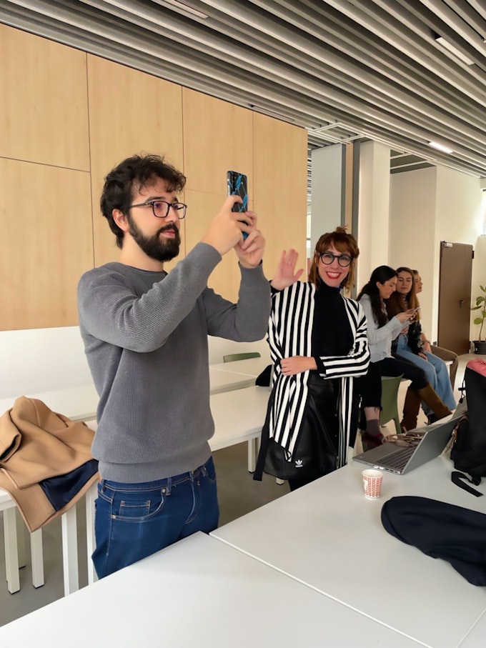 Person taking pictures with the smartphone