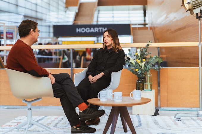 Having a conversation at the Club de Creatividad 2025.