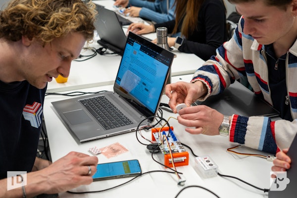 From physics to sports: unlocking interdisciplinary learning with the Science Kit R3