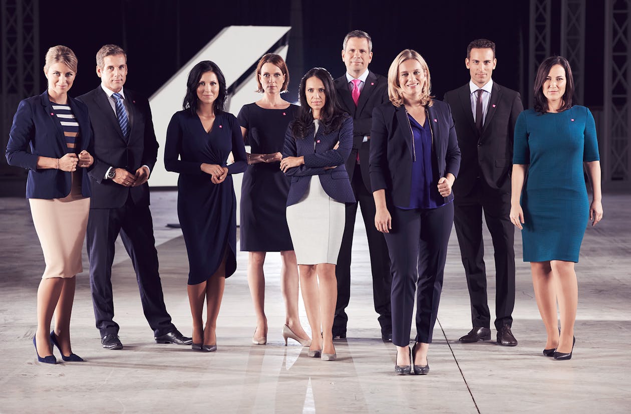 (c) PULS 4
v.l.n.r.: Sabine Loho, Werner Sejka, Alexandra Wachter, Isabella Richtar, Amira
Awad, Thomas Mohr, Corinna Milborn, Fabian Kissler, Manuela Raidl