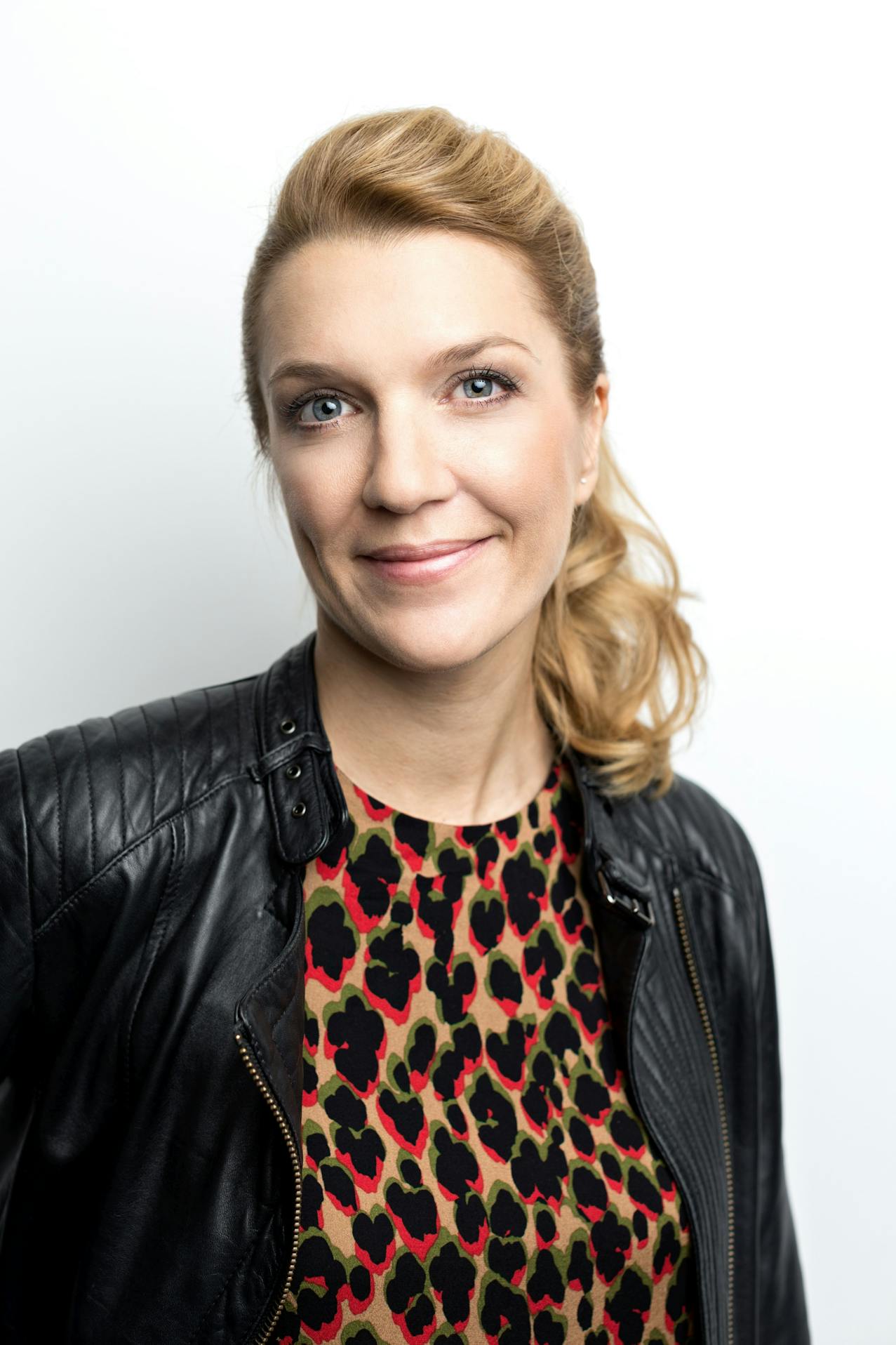julialoibnersalesdirectorshires