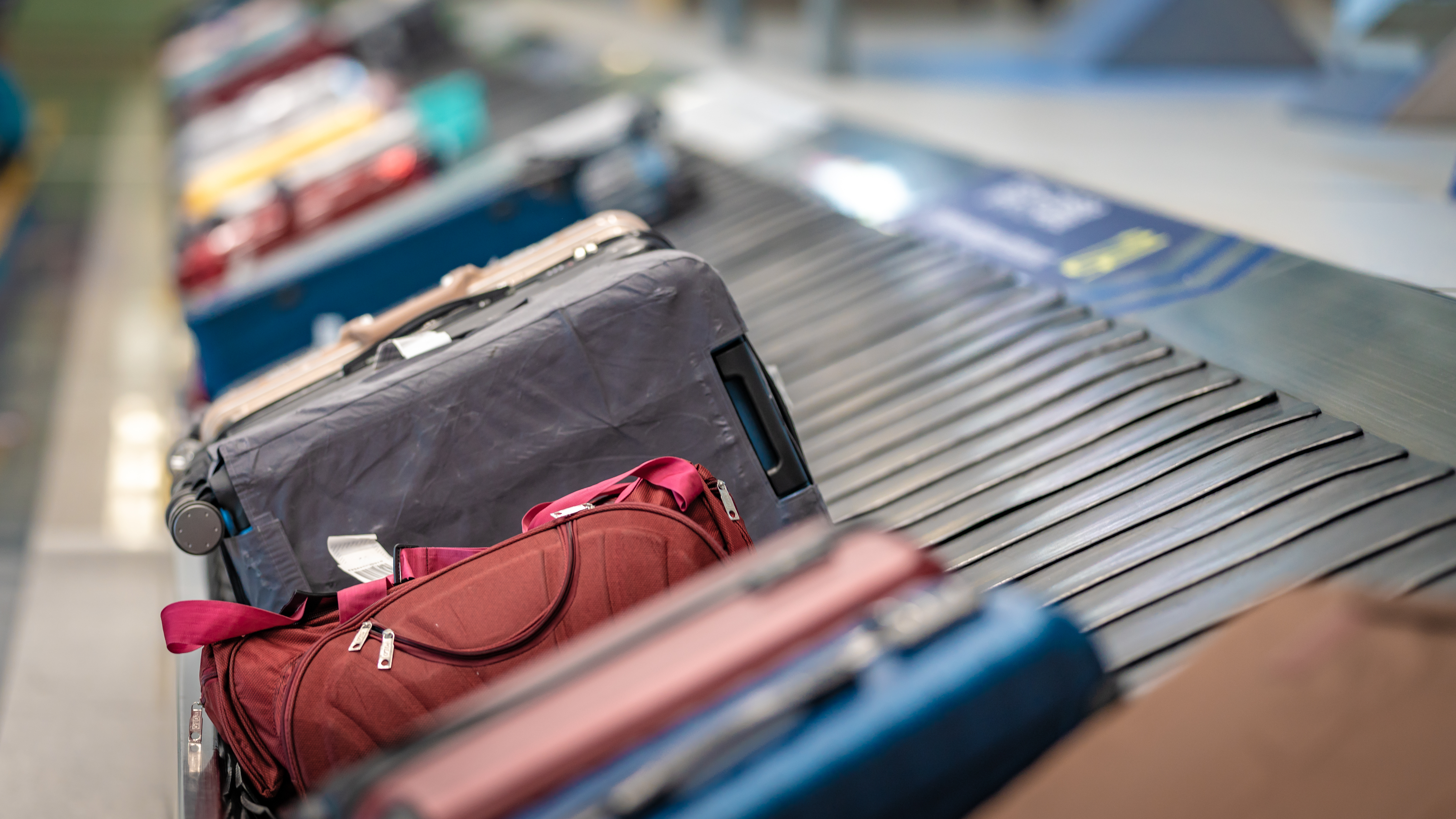 Baggage claim conveyor belt