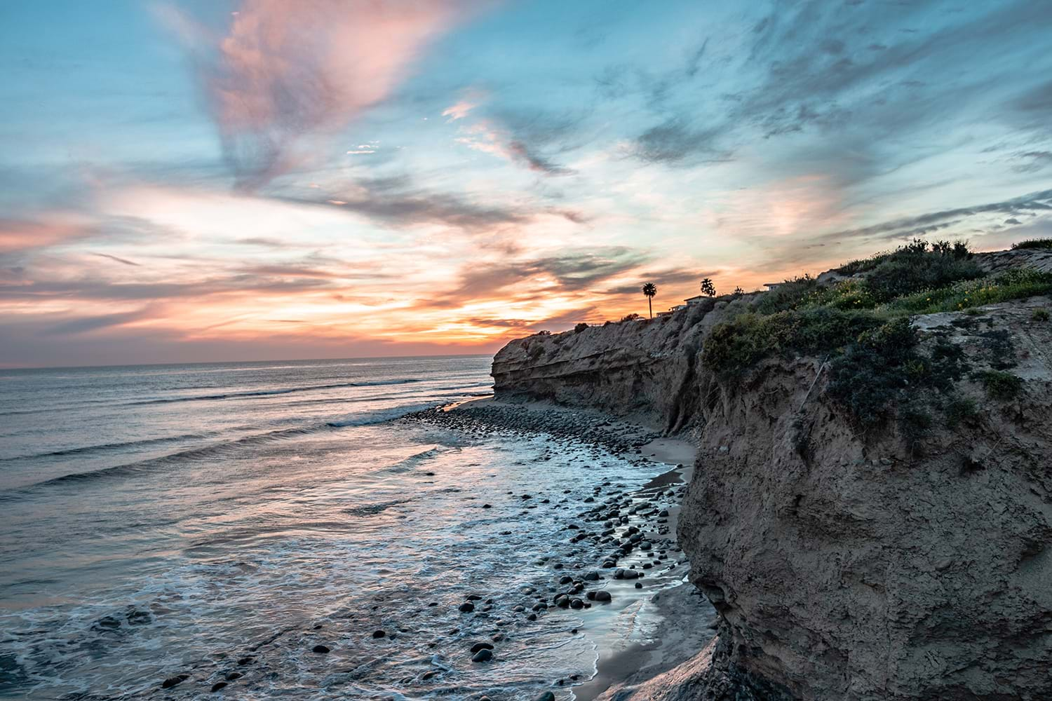 Waves wash up on small cliffs