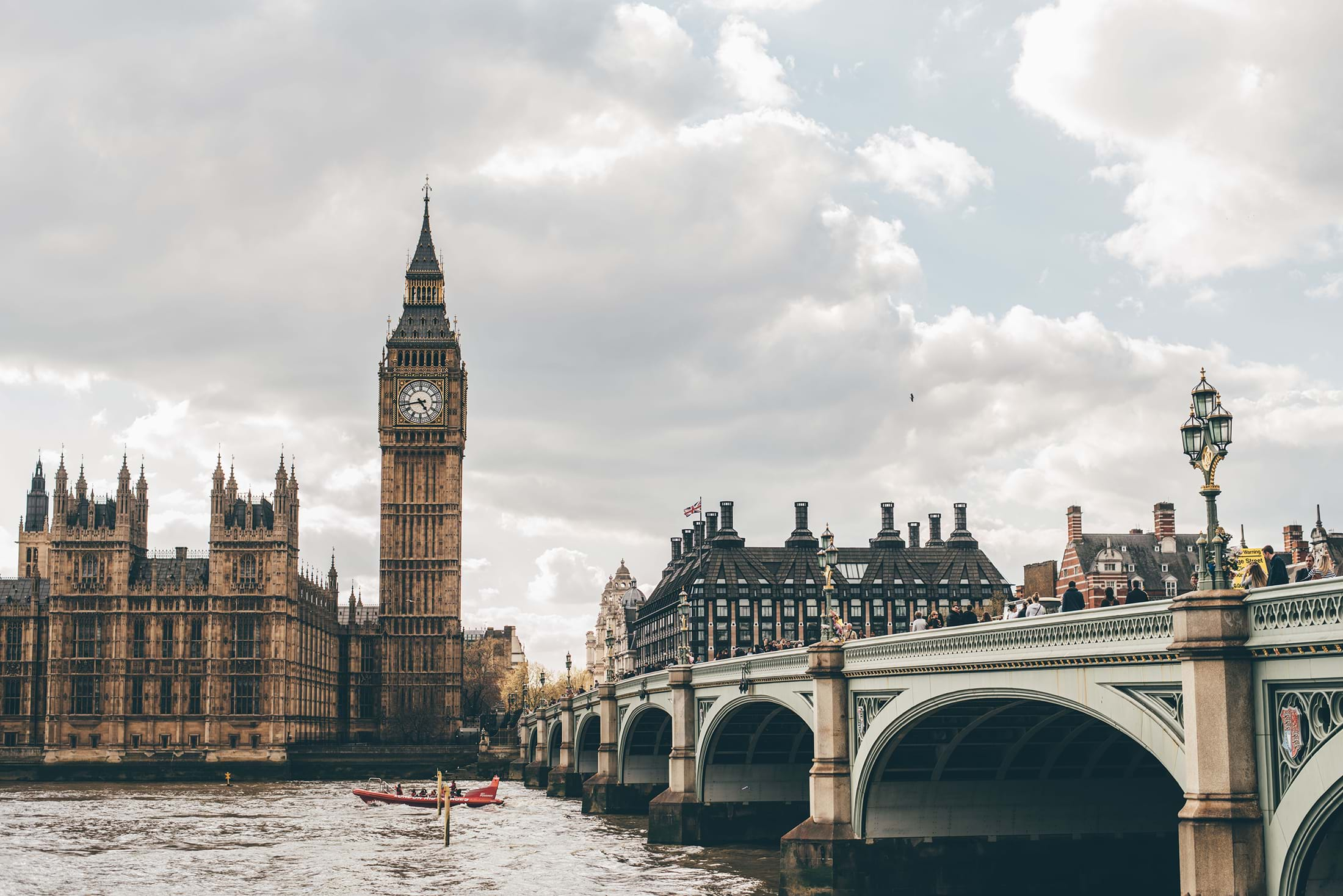 Big Ben and Parliament across river