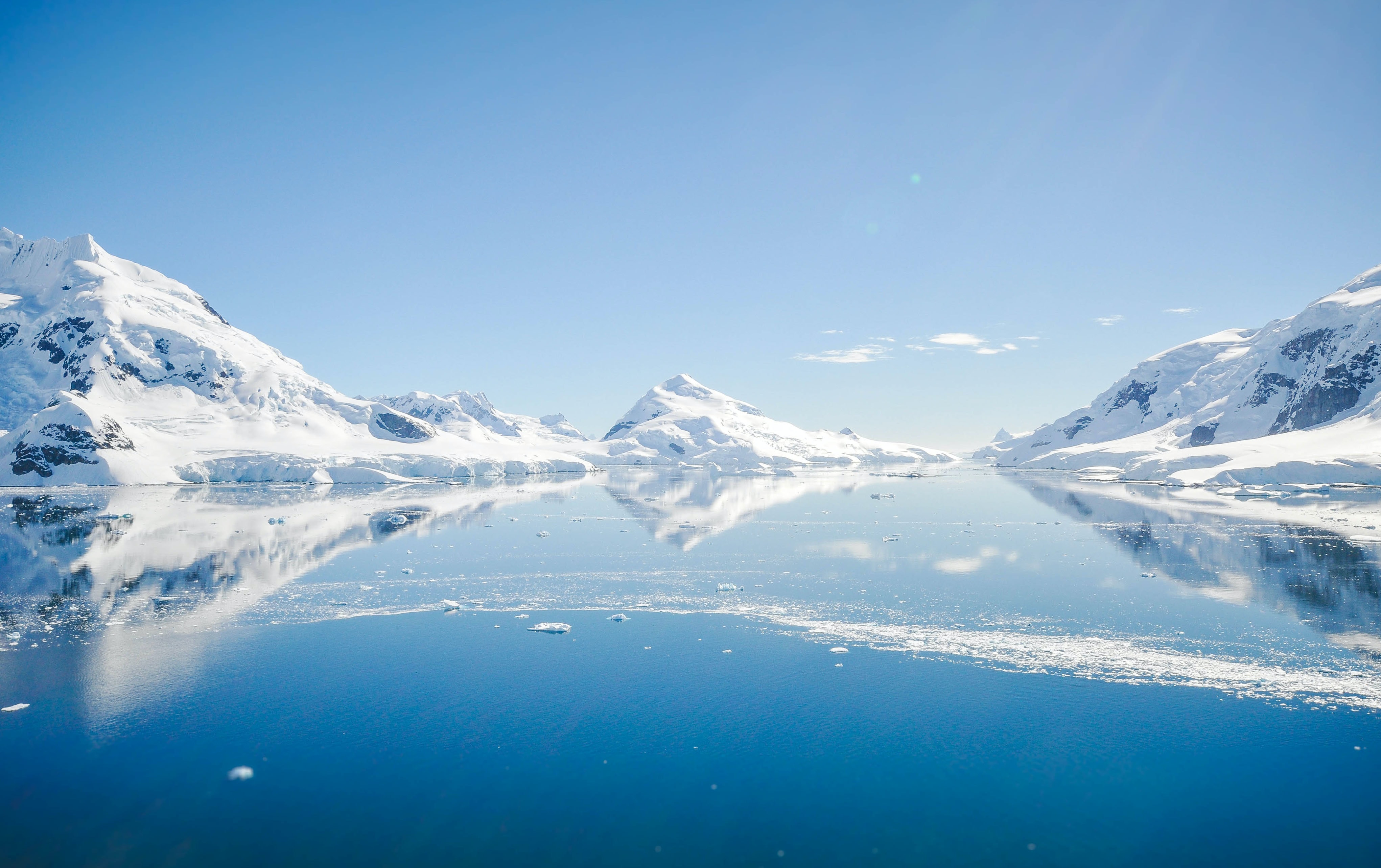 Glaciers in arctic sea