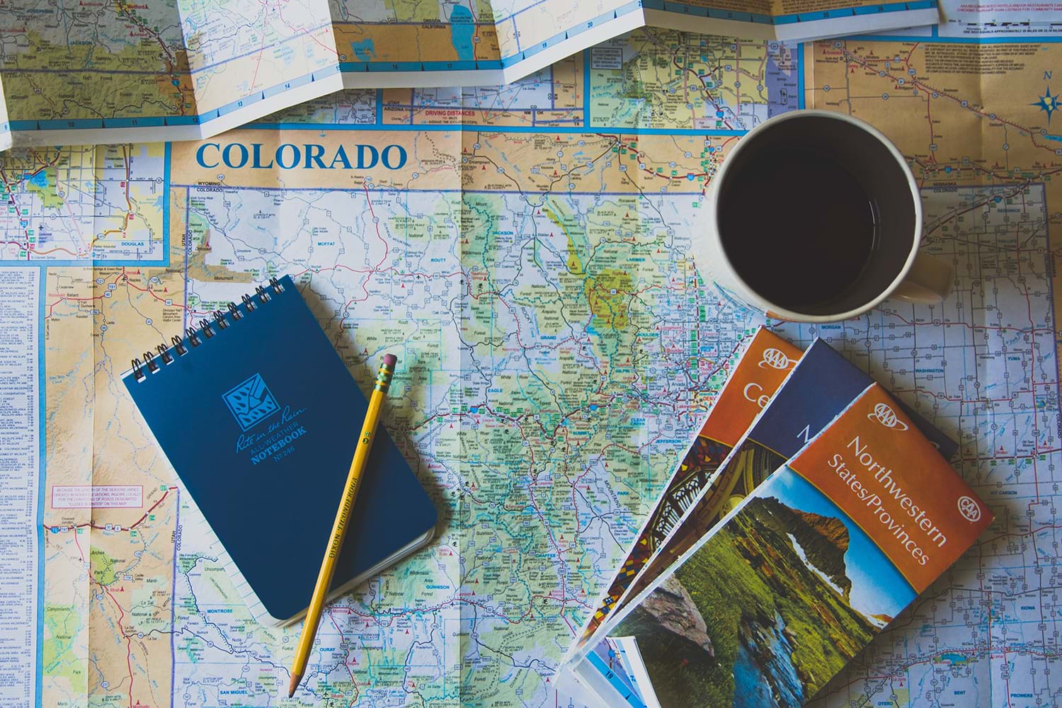 Map of Colorado and tourism pamphlets