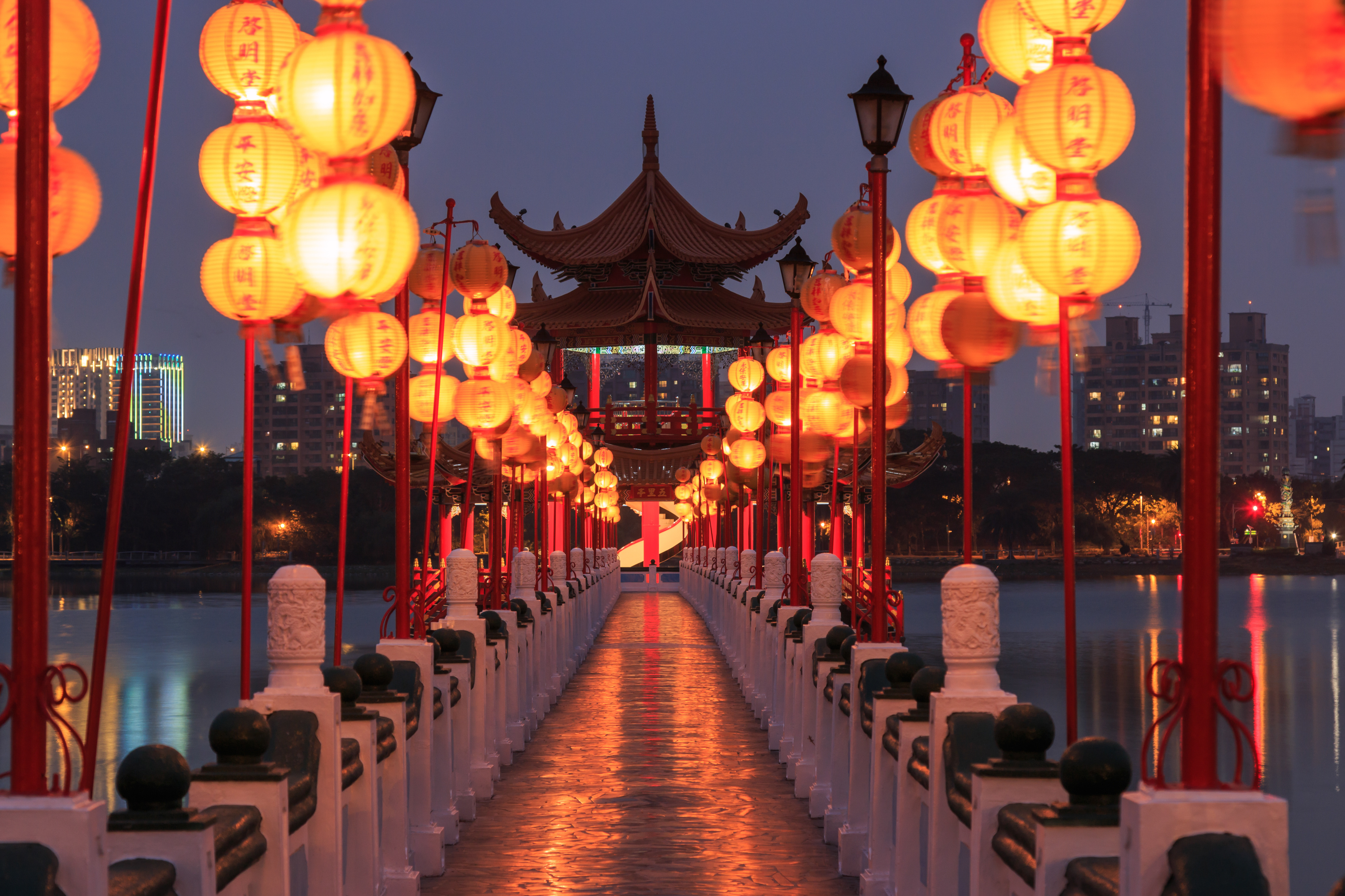 spring and autumn pavilions, Kahosiung