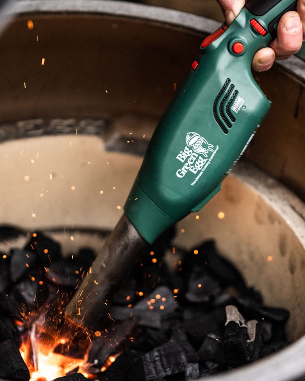 How to load & light with the EGGniter | Guides | Big Green Egg
