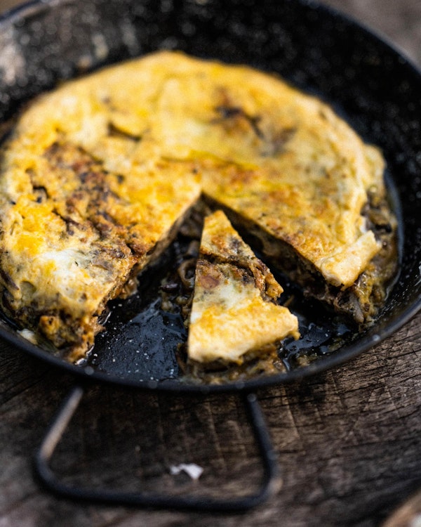 Wild mushroom Tortilla | pan cooking | vegetarian | Jose Pizarro | Big Green Egg