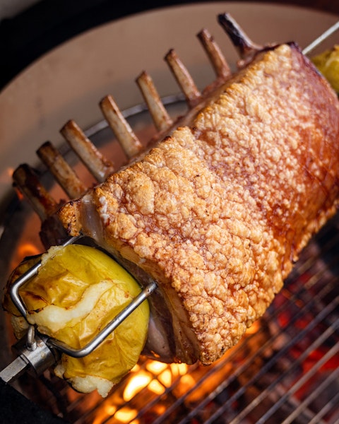 How to set up the rotisserie | Pork loin on the bone | Guides | Big Green Egg