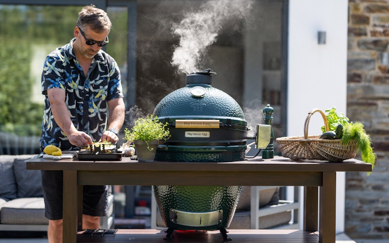 Large Big Green Egg | Table | Kamado Barbecue | Charcoal fuelled | Rotisserie