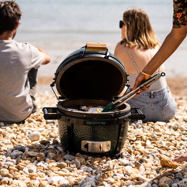 MiniMax on the beach | Kamado charcoal barbecue | Made in 1974