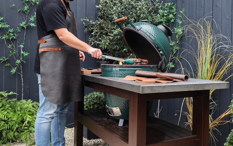 Deluxe Leather Apron | Utensils | Big Green Egg