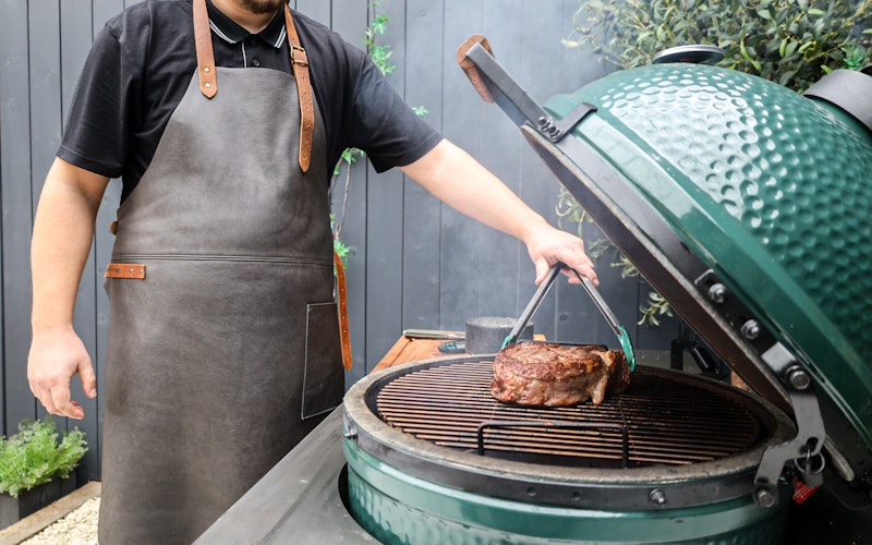 Deluxe Leather Apron | Utensils | Big Green Egg