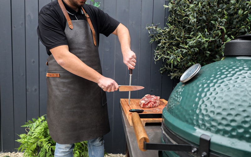 Deluxe Leather Apron | Utensils | Big Green Egg