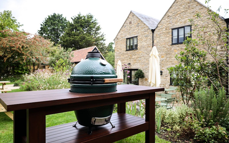 Big Green Egg and the Three Horseshoes