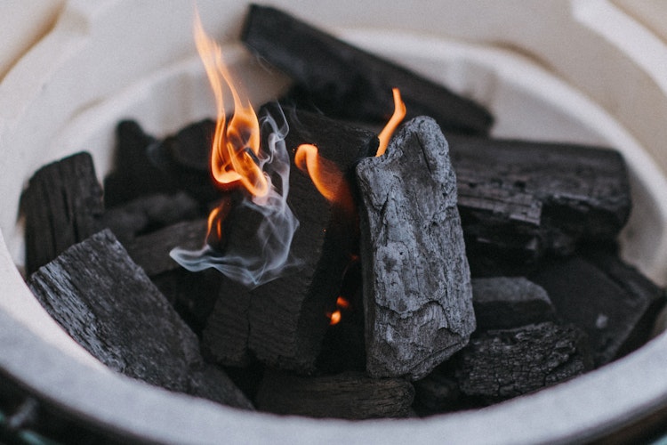 Charcoal | Lumpwood hardwood charcoal from Big Green Egg