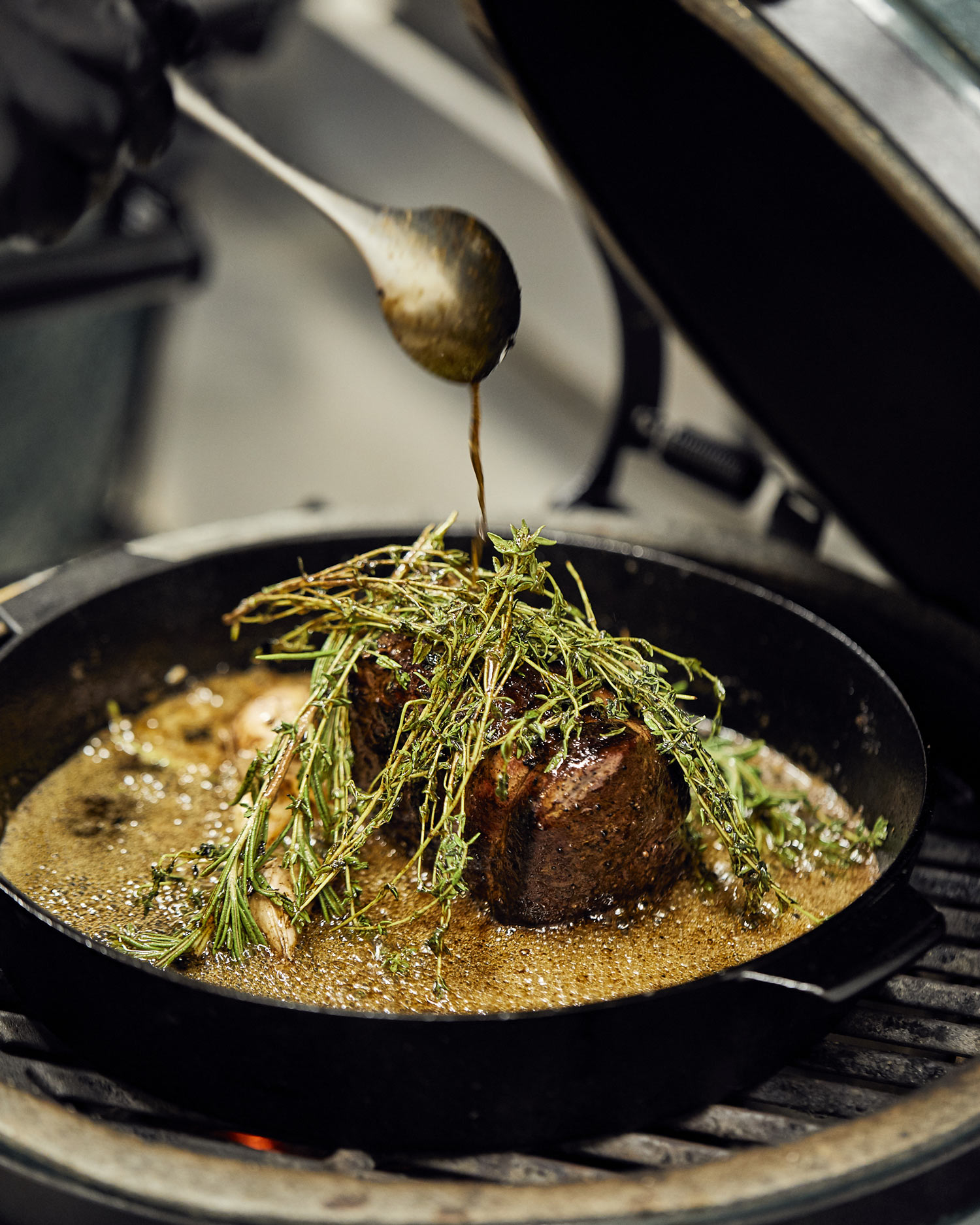 Chateaubriand in herby brown butter | HG Walter Big Green Egg Steak Box | Grilling | Beef recipes