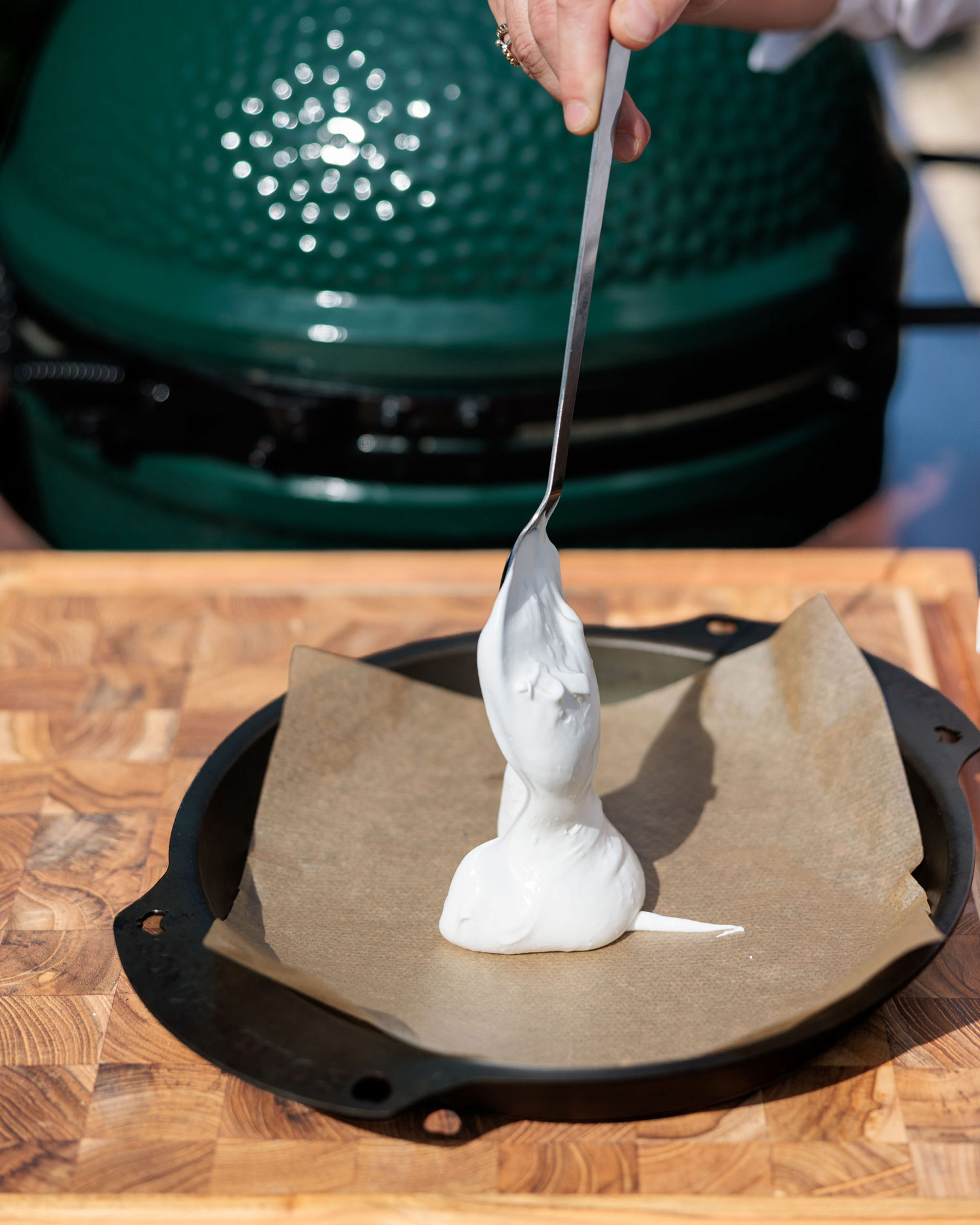 SMOKY PAVLOVA WITH STRAWBERRY, BLACK PEPPER & BASIL | Baking recipes | Big Green Egg