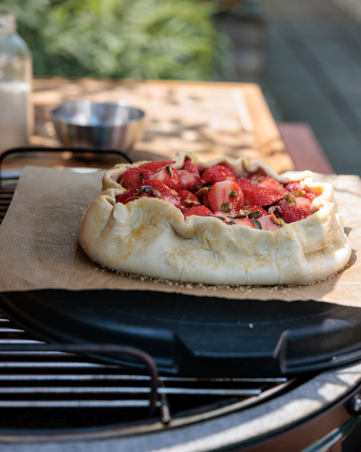 CHARRED STRAWBERRY, PISTACHIO & THYME GALETTE  | sweet recipes | Big Green EggCHARRED STRAWBERRY, PISTACHIO & THYME GALETTE  | sweet recipes | Big Green Egg