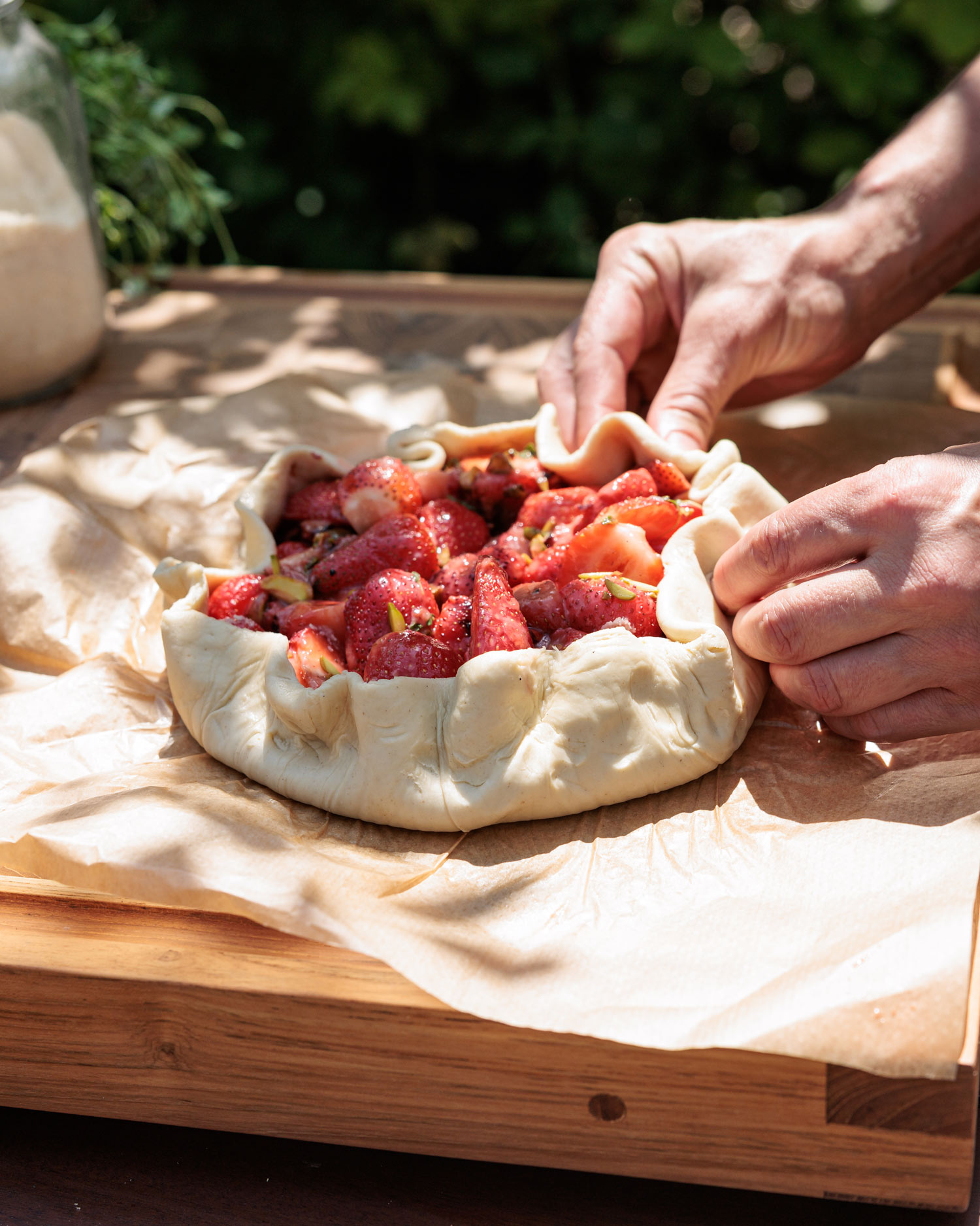 CHARRED STRAWBERRY, PISTACHIO & THYME GALETTE  | sweet recipes | Big Green Egg