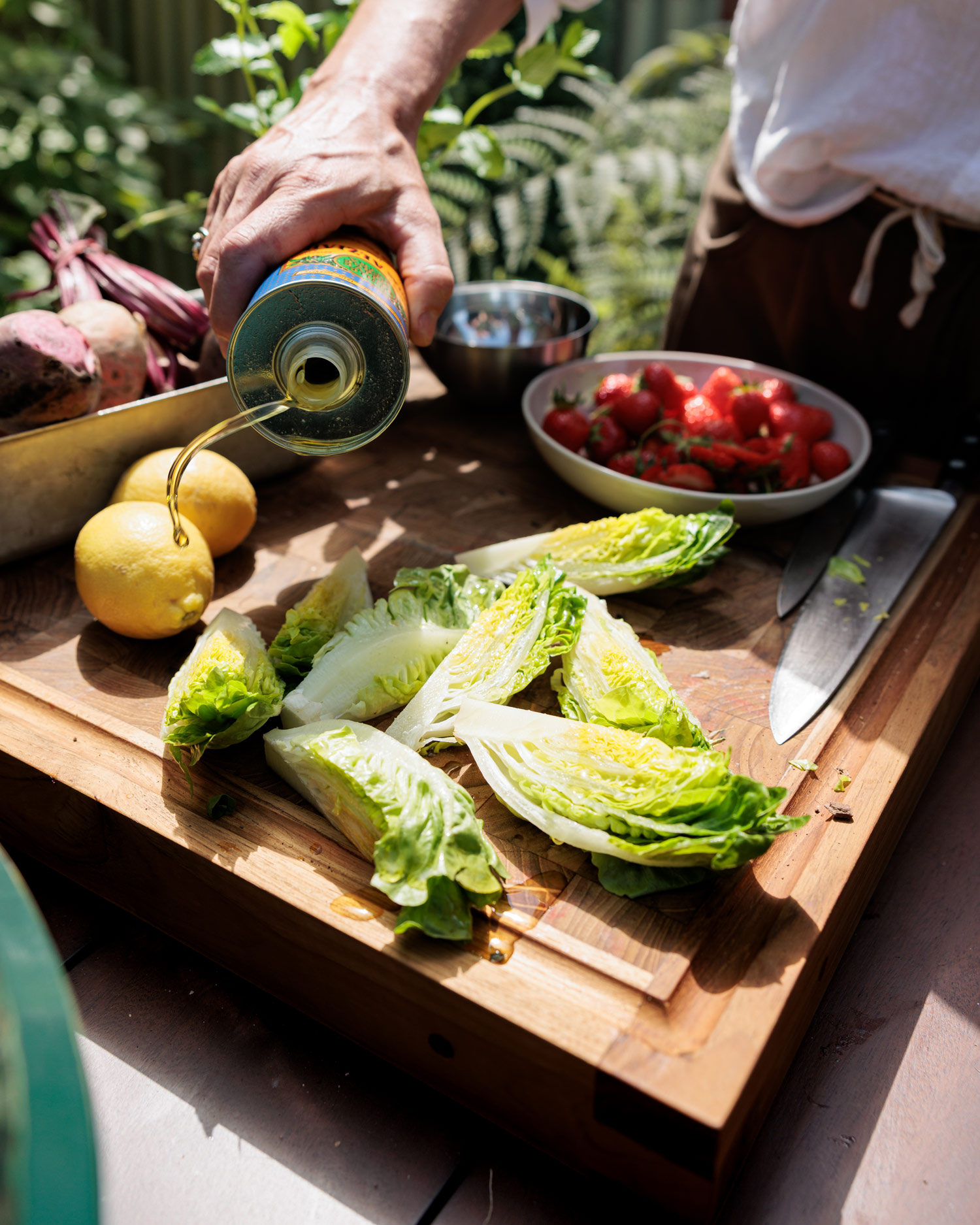 CHARRED STRAWBERRY, BEETROOT, LITTLE GEM & GOAT’S CHEESE SALAD | Recipes | Big Green Egg