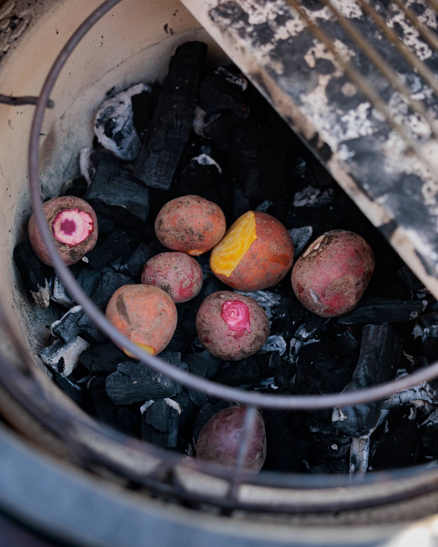 CHARRED STRAWBERRY, BEETROOT, LITTLE GEM & GOAT’S CHEESE SALAD | Recipes | Big Green Egg