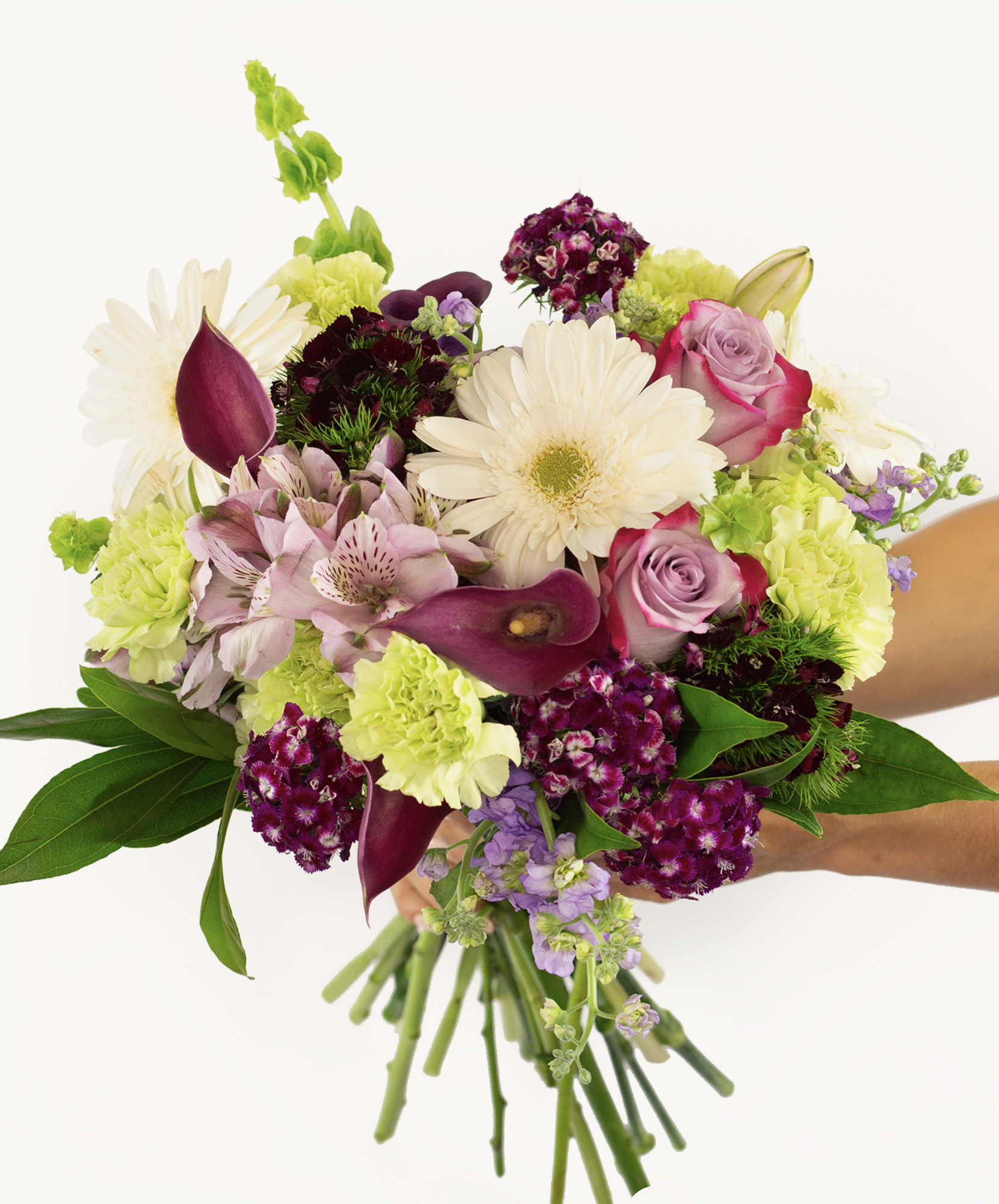 Vibrant mixed flower bouquet featuring roses, lilies, and daisies in a stunning arrangement.