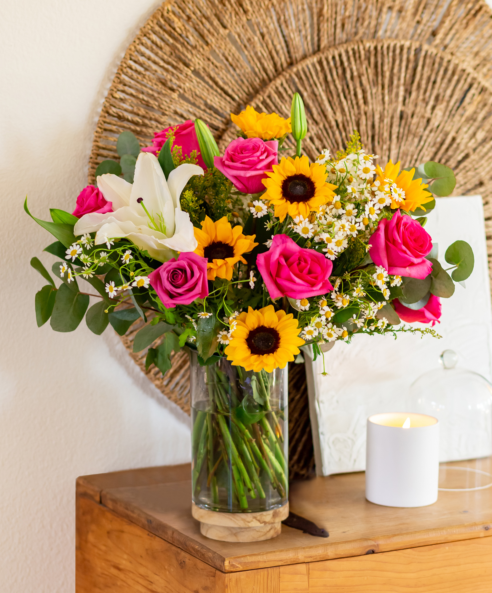 Fresh flowers from the Bloomsy Deluxe subscription, sourced from Fair Trade farms.