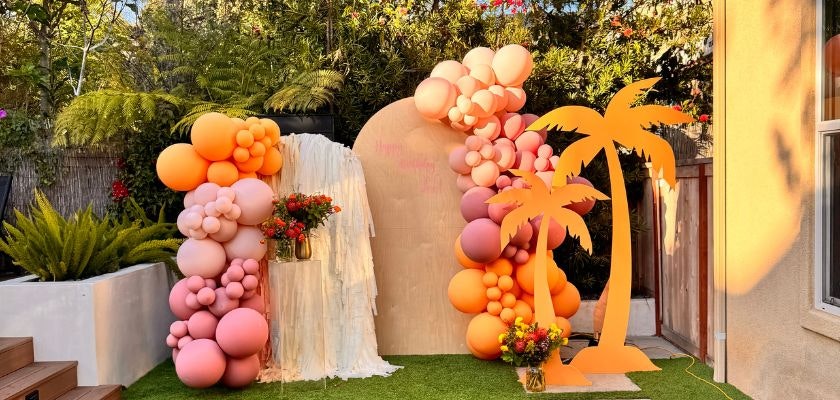 Vibrant tropical balloon decoration with flowers, perfect for festive celebrations and events.