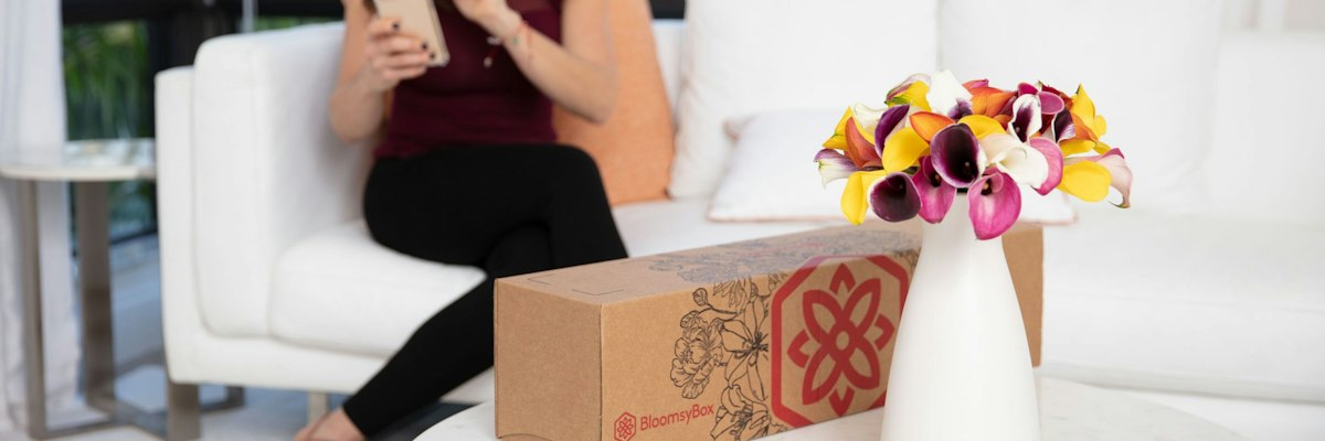 Are Anonymous Flowers Thoughtful or Creepy? Etiquette Tips