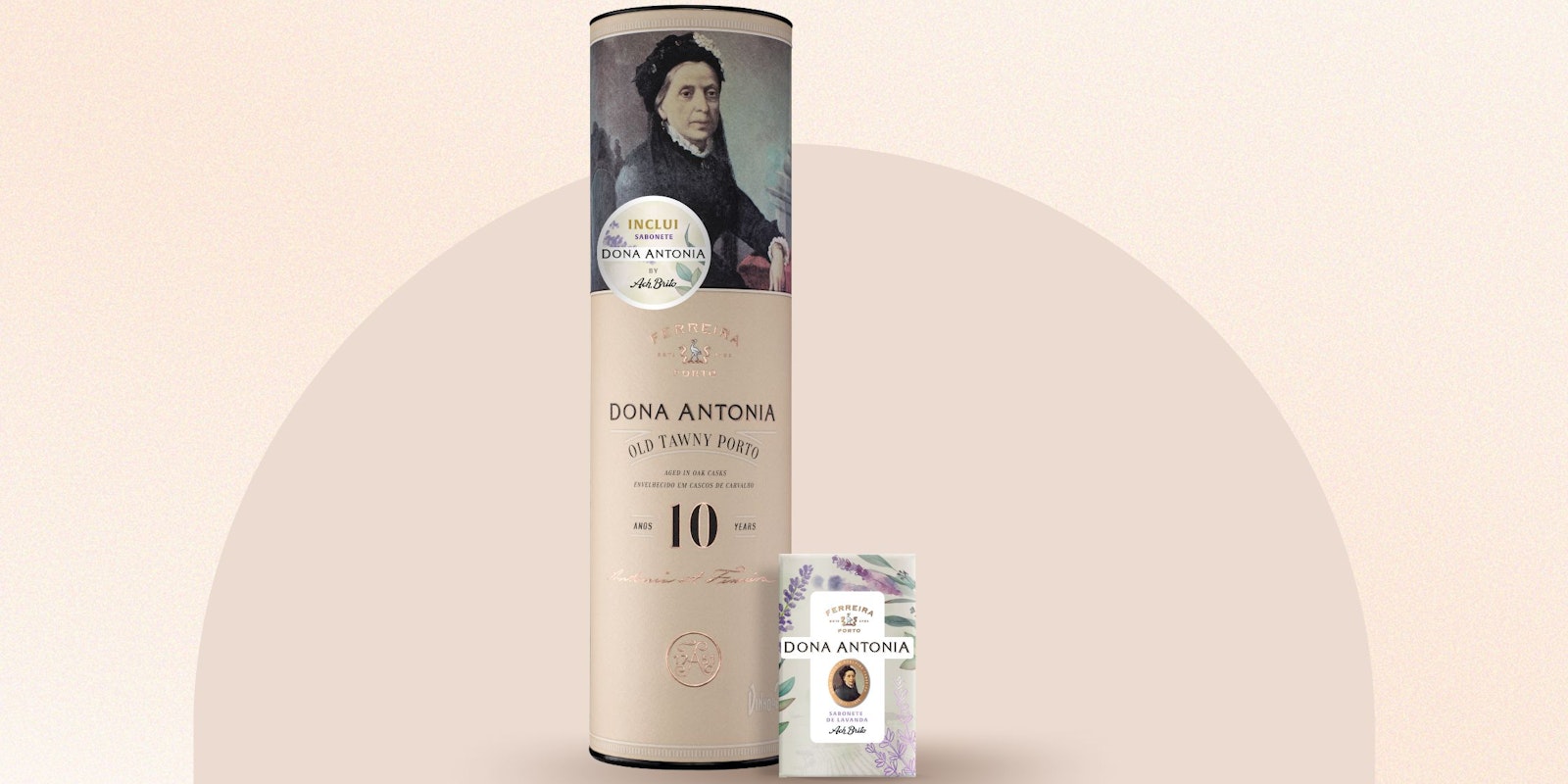 garrafa de Dona Antonia Tawny 10 Anos e um sabonete de lavanda