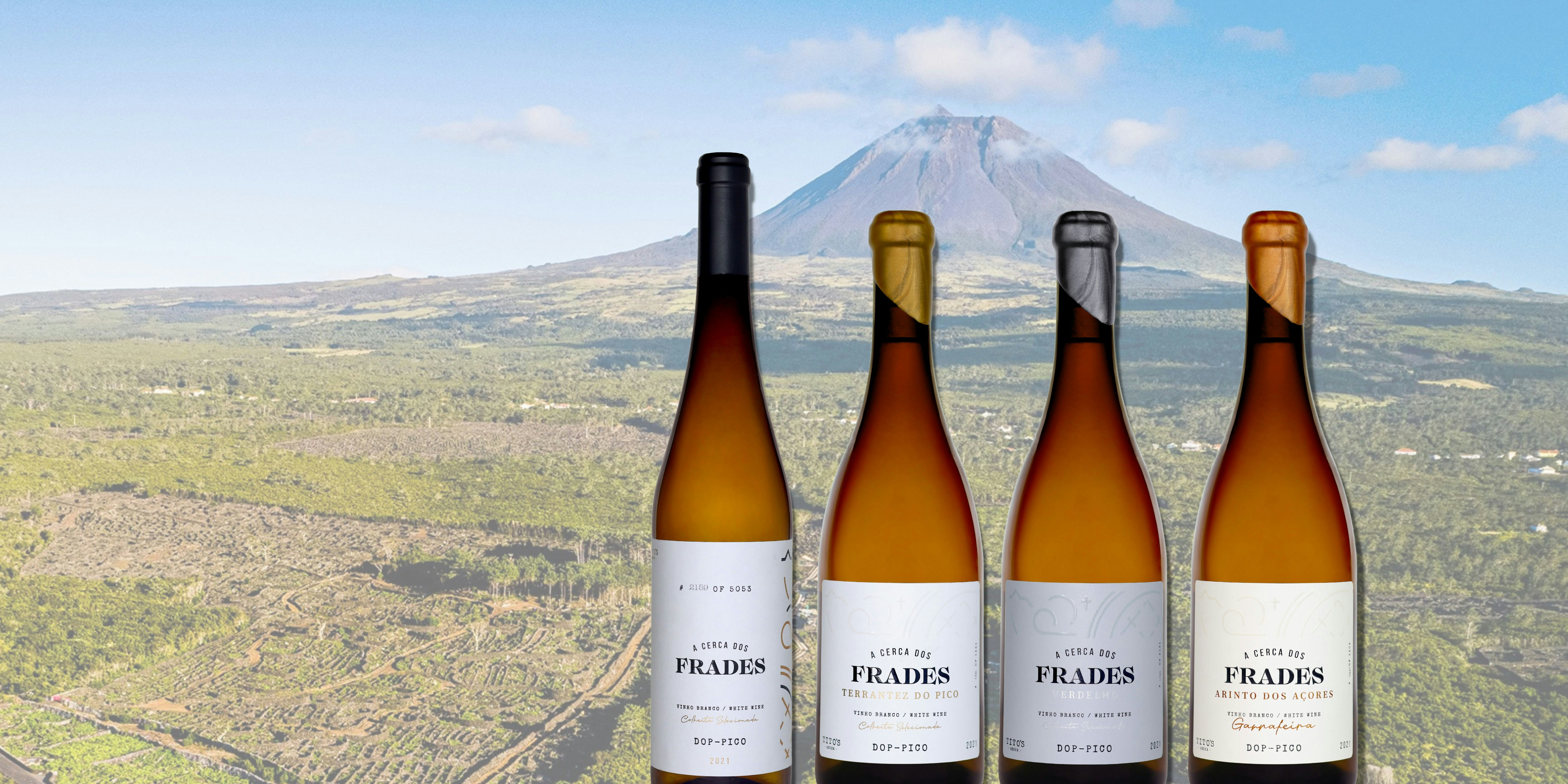 Vinho açoriano com paisagem da Ilha do Pico