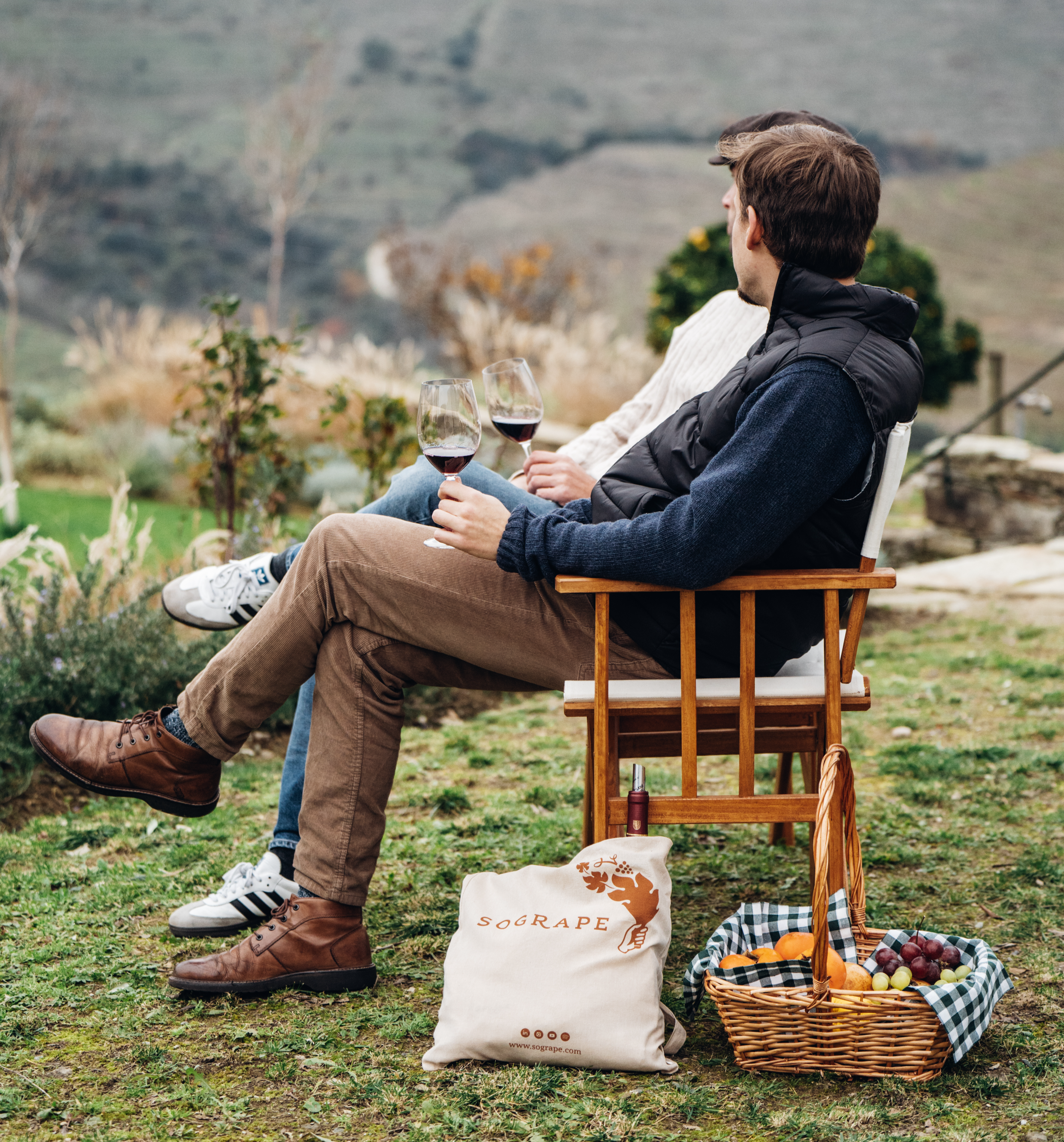 Friends admiring the landscape in the Douro