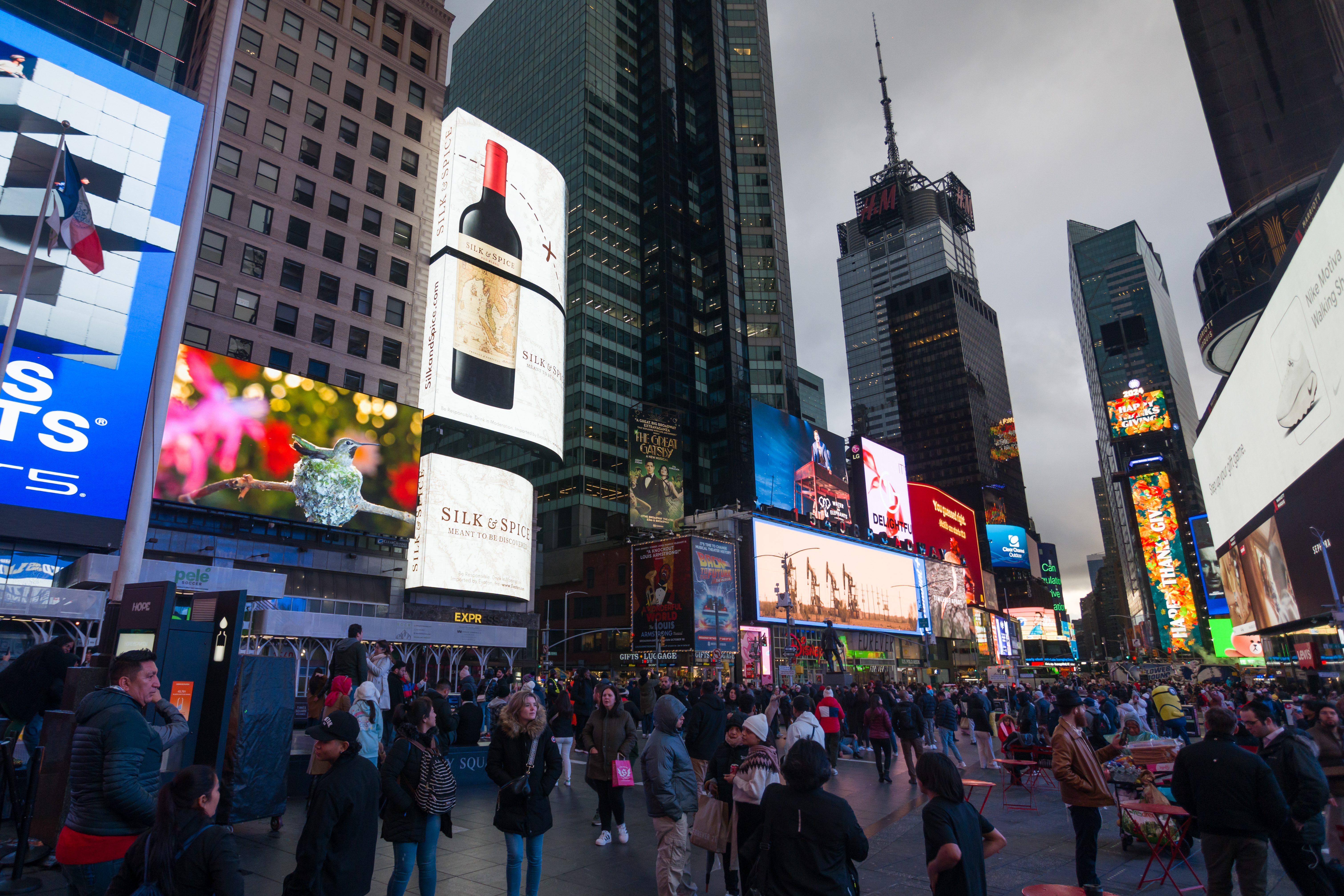 Silk & Spice e Sandeman Brilham Em Times Square, Nova Iorque