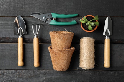 4 Garden Hand Tools, a small potted plant start, string and 2 pulp pots