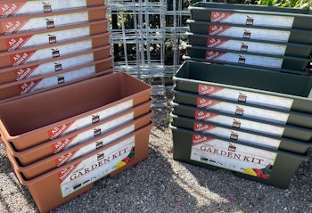 earthbox garden kit planters terra cotta and green earthbox garden kit planters terra cotta and green