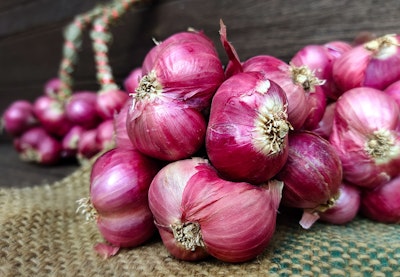 red shallots bulbs