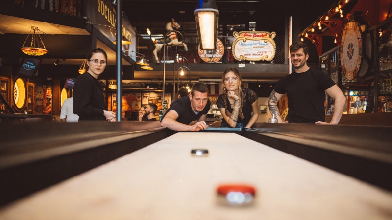 Shuffleboard chez Lucky Folks